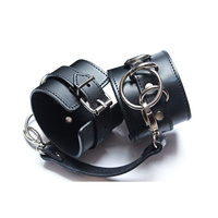 Leahter cuffs Megan black