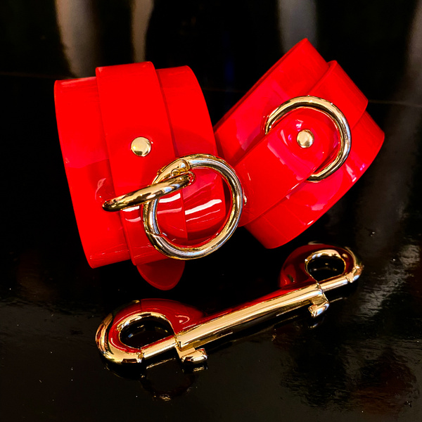 Kinky Diva High Gloss Wrist Cuffs Red/Gold