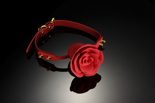 Silikonowy Knebel W Kształcie Róży Z Czerwonymi Paskami Zalo & Upko Rose Ball Gag Red Straps UPKO