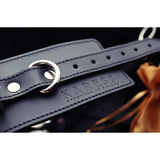 Leahter cuffs Megan black